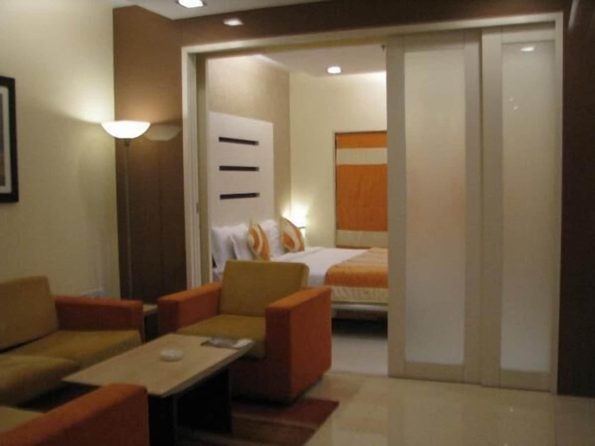 United 21 - Thane Exterior foto