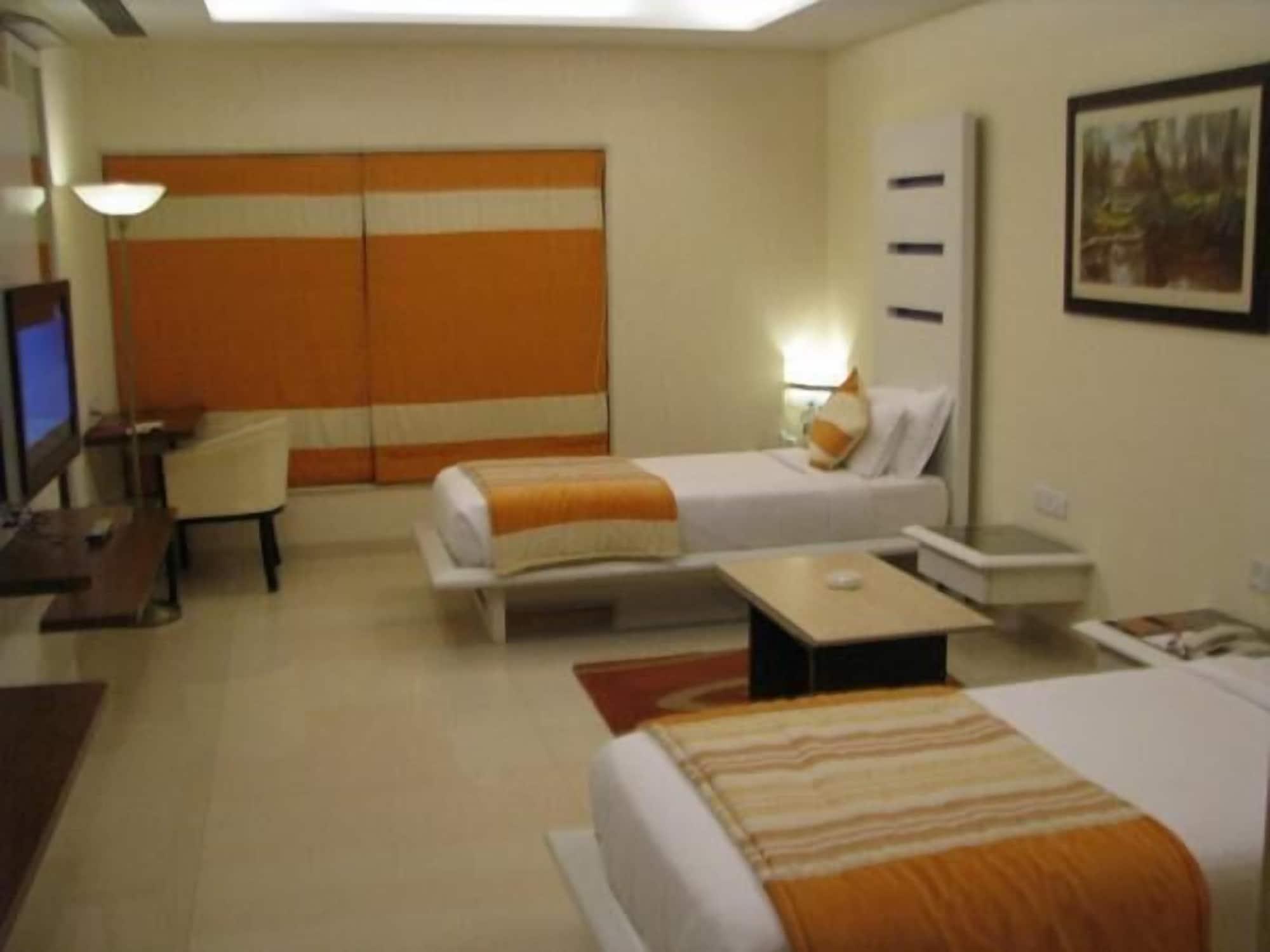 United 21 - Thane Exterior foto
