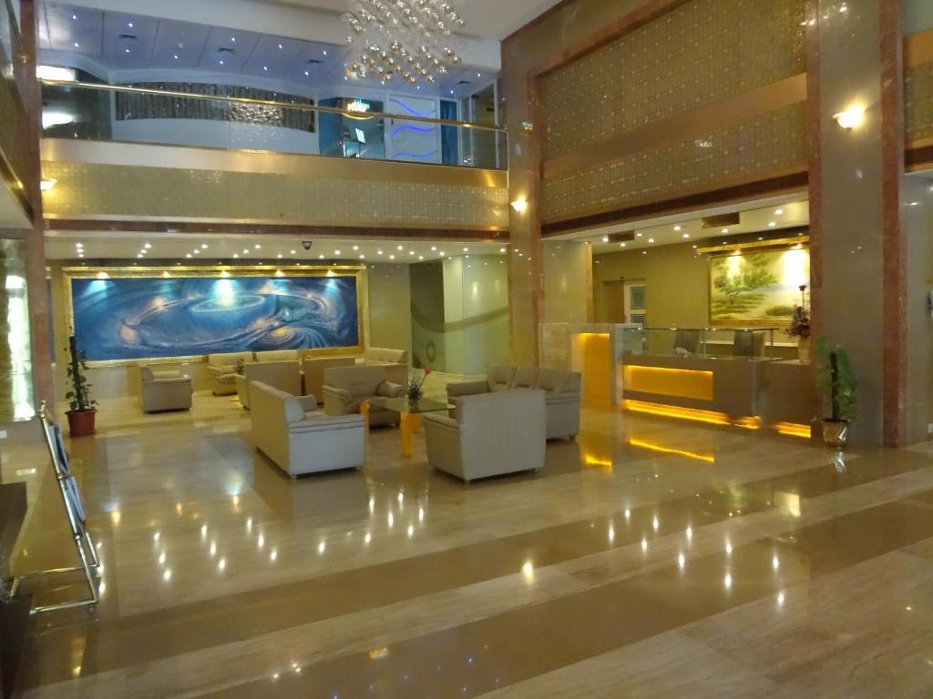 United 21 - Thane Exterior foto